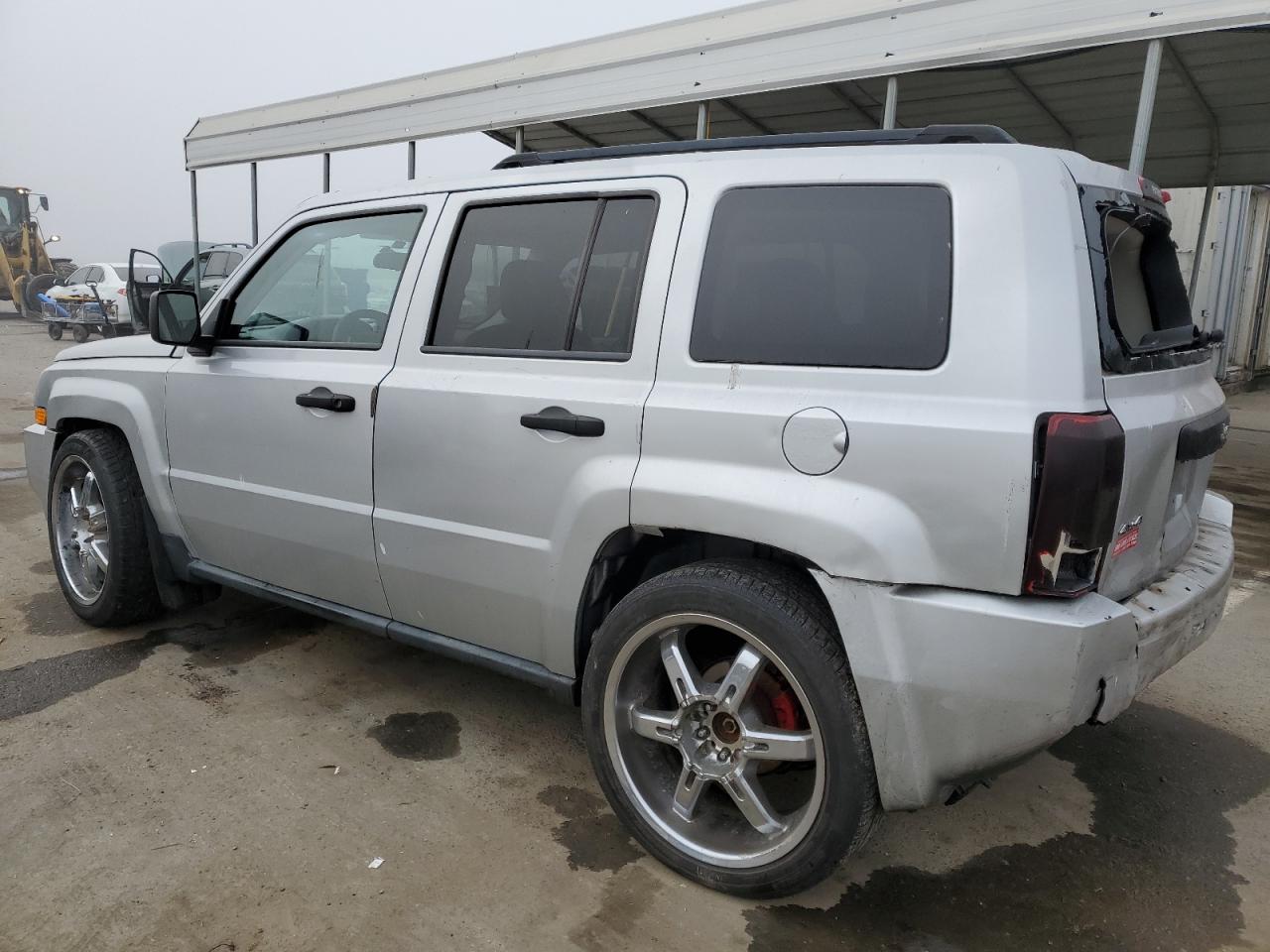 2009 Jeep Liberty (Patriot) - Image 2