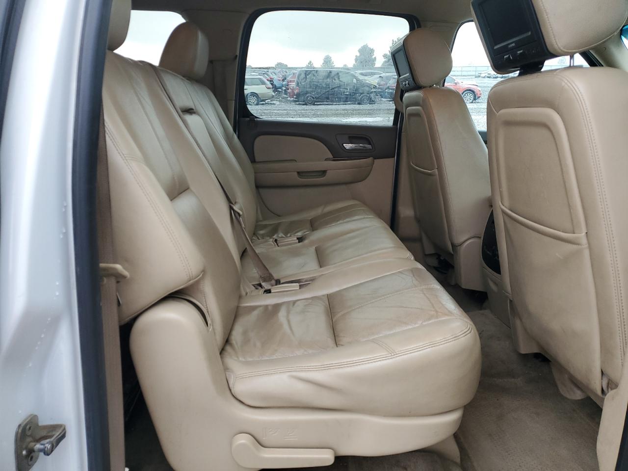 2012 Chevrolet Suburban - Image 12