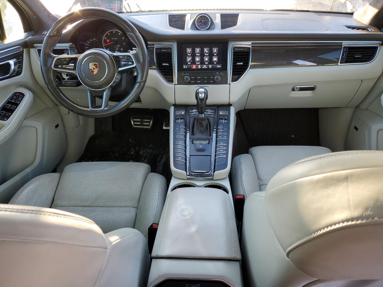 2017 Porsche Macan Turbo VIN: WP1AF2A52HLB61144 Lot: 42358875