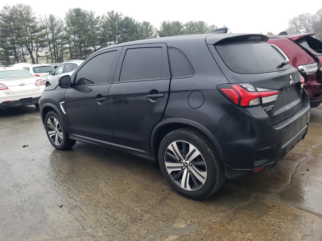 2021 Mitsubishi Outlander - Image 2