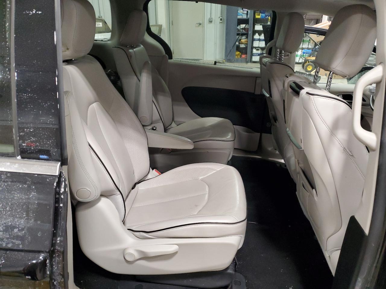 2019 Chrysler Pacifica - Image 11