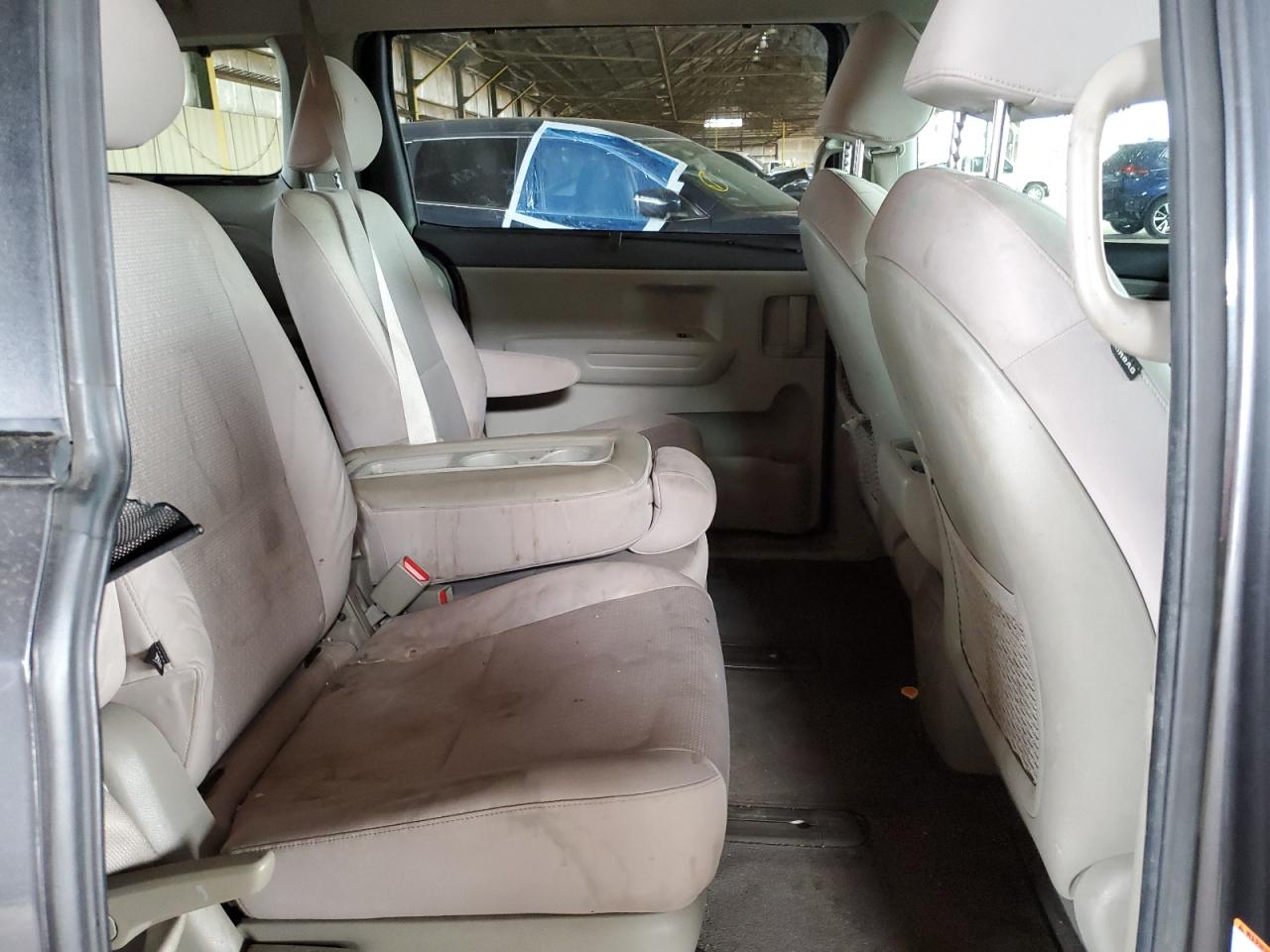 2016 Kia Sedona - Image 11