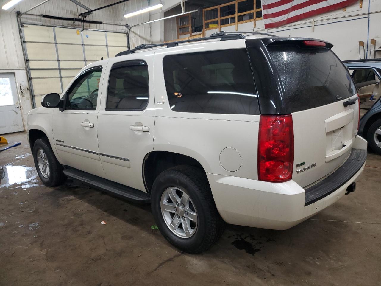 2012 GMC Yukon - Image 2