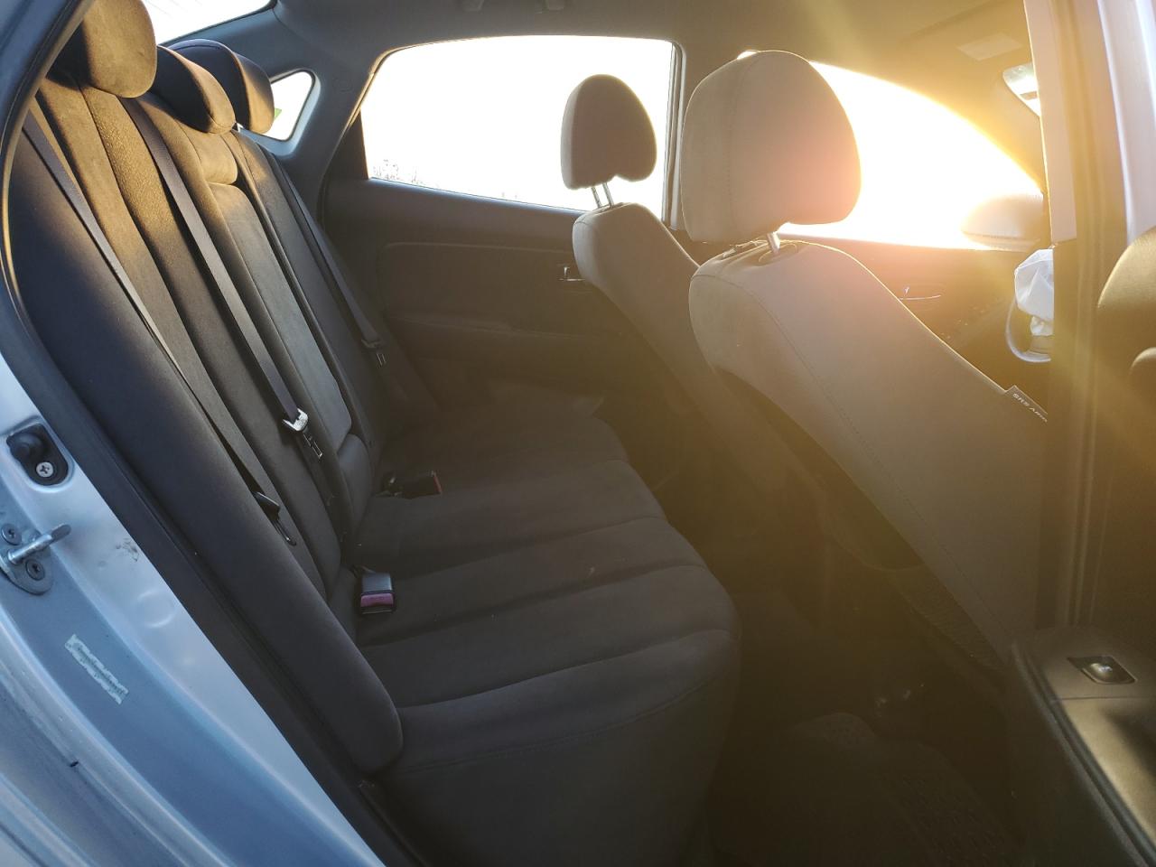 2010 Hyundai Elantra - Image 10