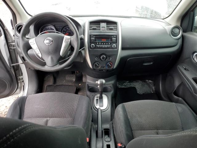 Sedans NISSAN VERSA 2016 Srebrny