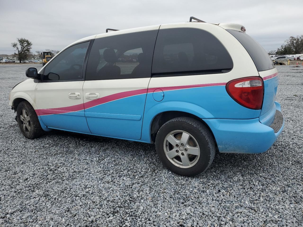 2006 Dodge Caravan - Image 2