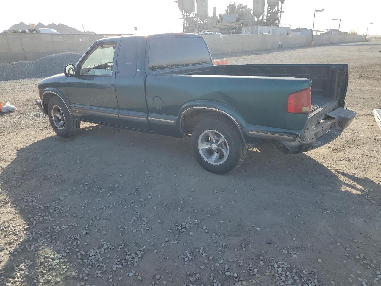1998 Chevrolet S-10 Pickup - Image 2