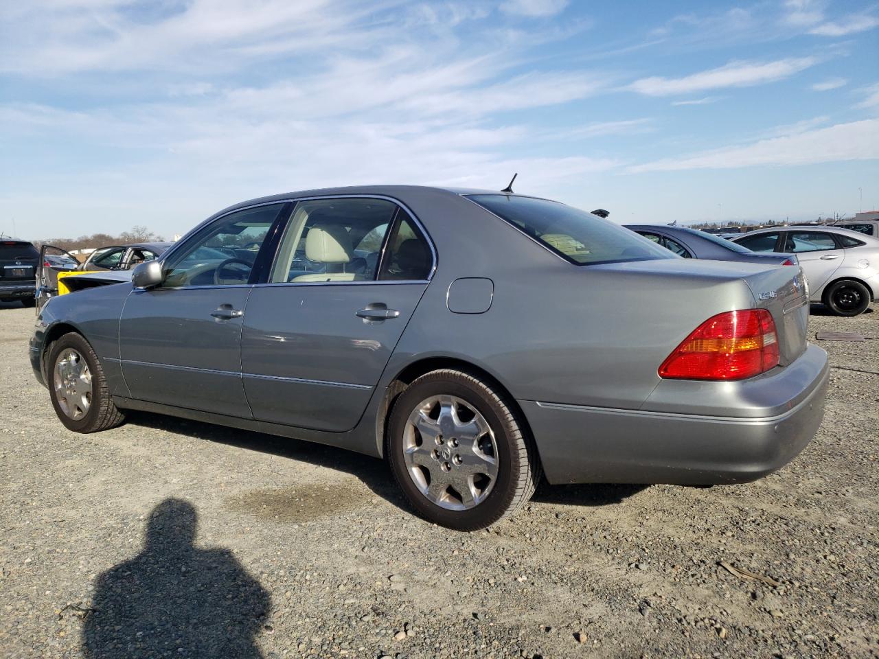 2001 Lexus LS - Image 2