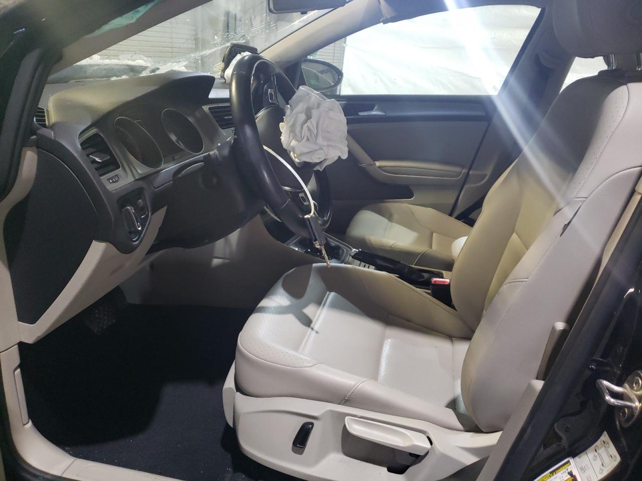2017 Volkswagen Golf - Image 7
