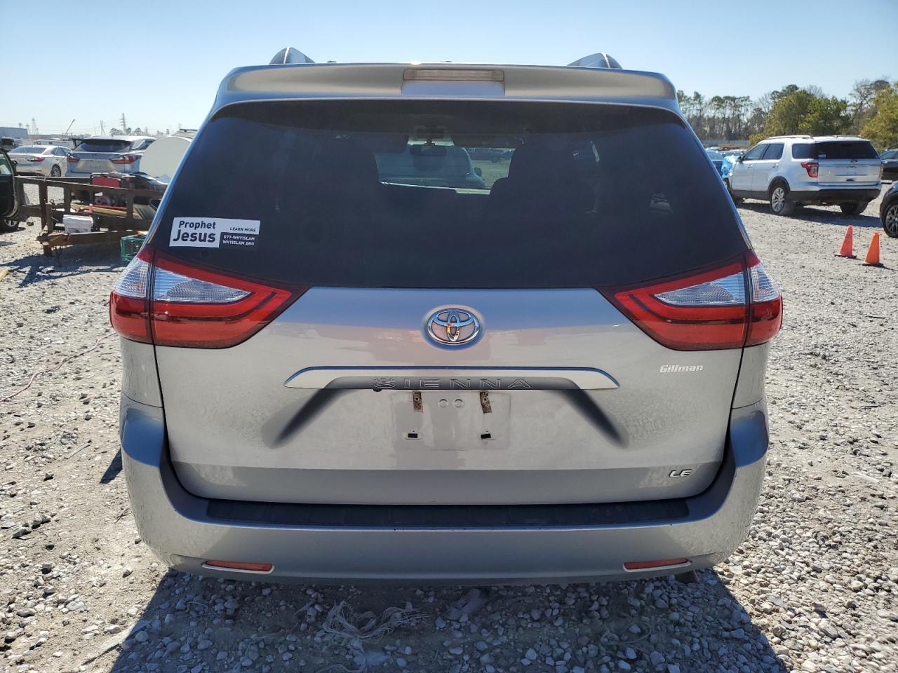 2015 Toyota Sienna - Image 6