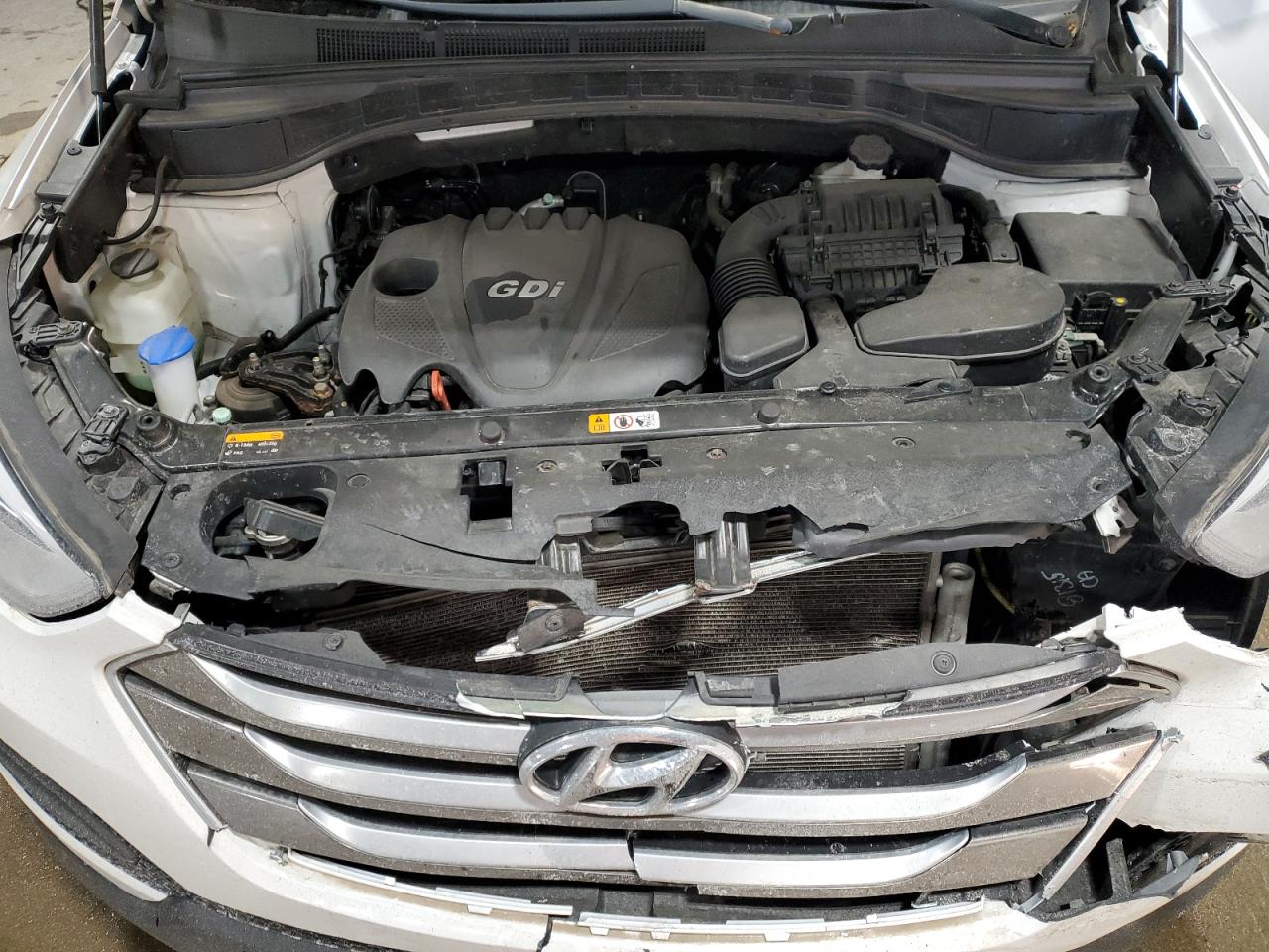 2016 Hyundai Santa Fe - Image 12