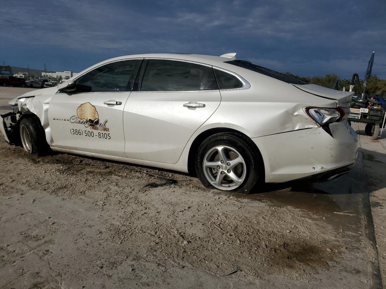 2019 Chevrolet Malibu - Image 2