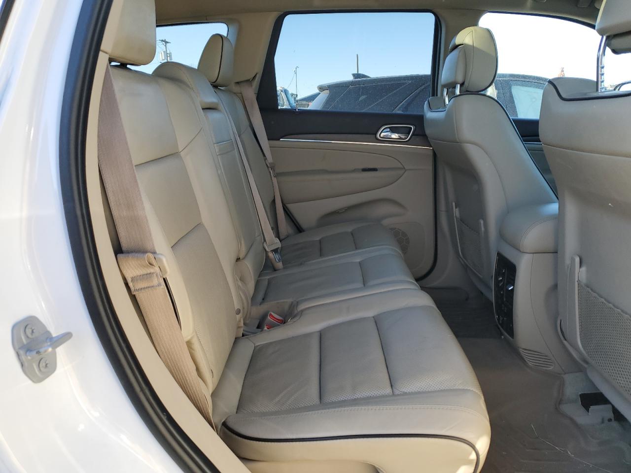 2015 Jeep Grand Cherokee - Image 11