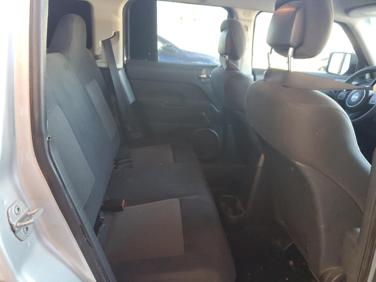 2011 Jeep Liberty (Patriot) - Image 11