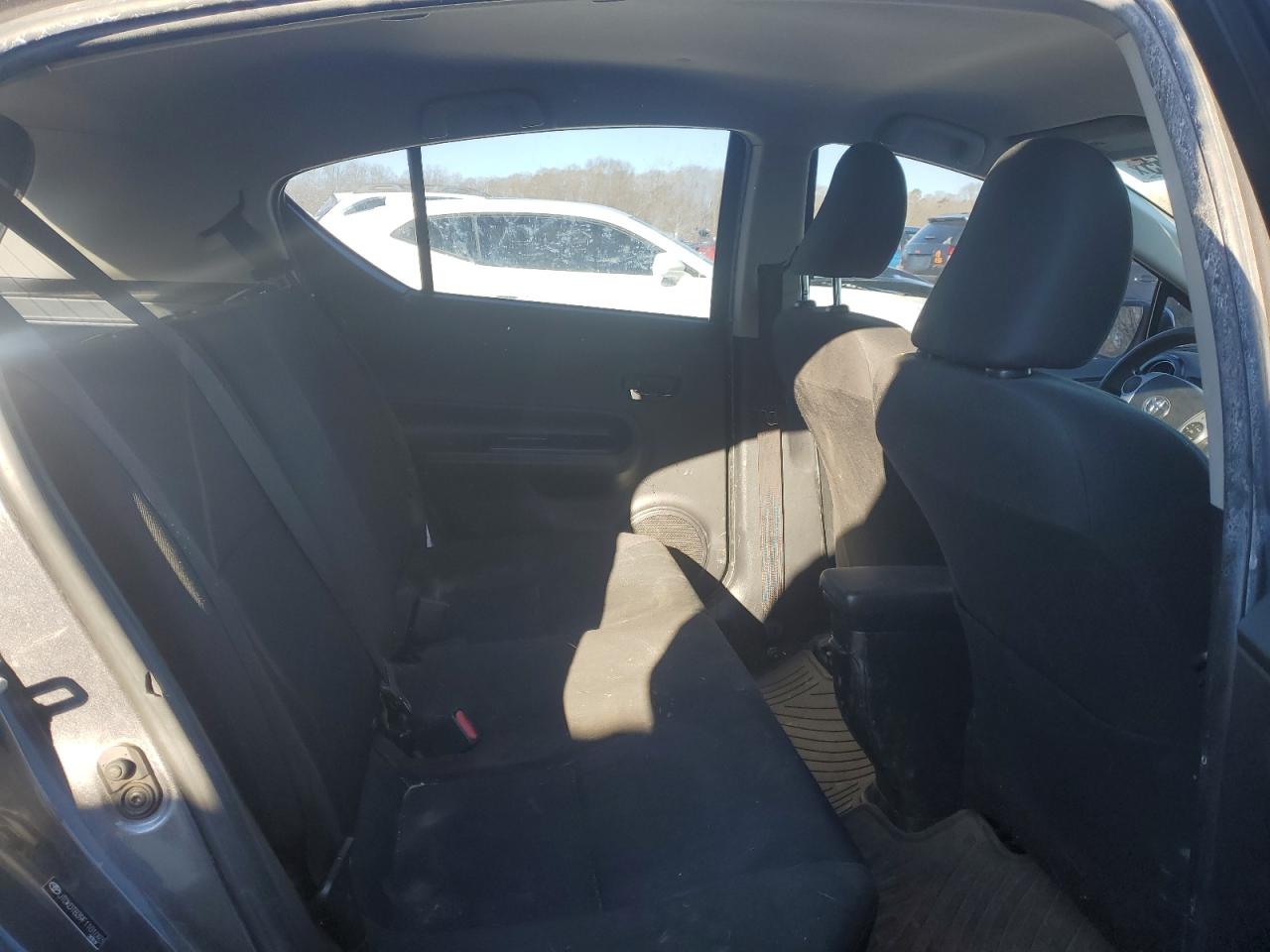 2015 Toyota Prius - Image 11