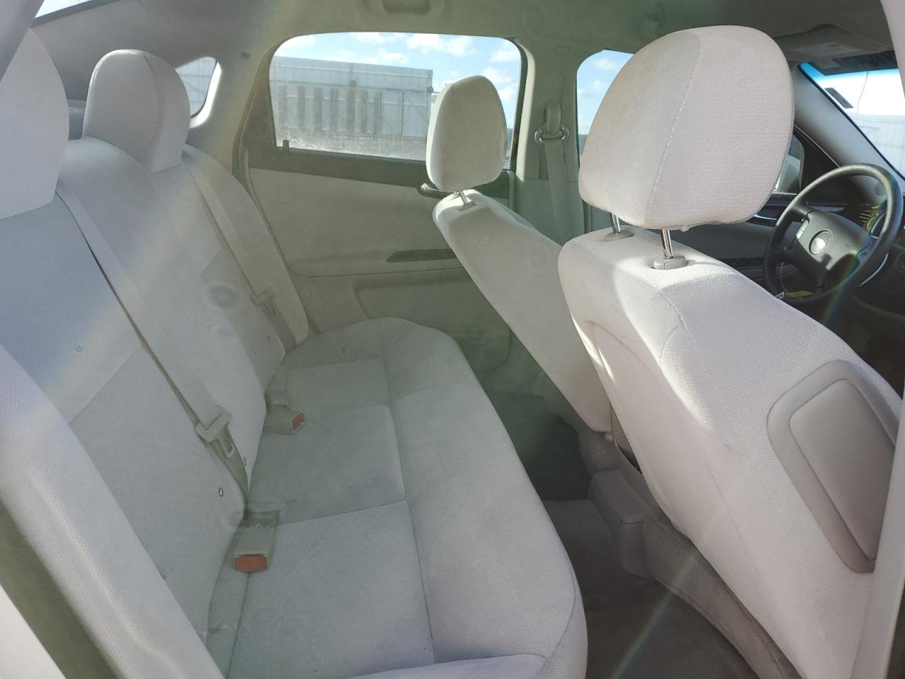 2015 Chevrolet Impala - Image 10