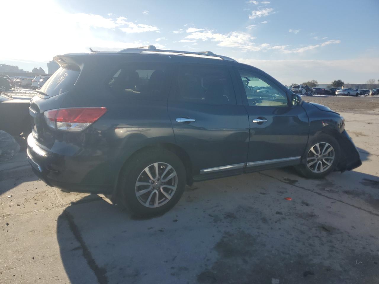 2016 Nissan Pathfinder - Image 3