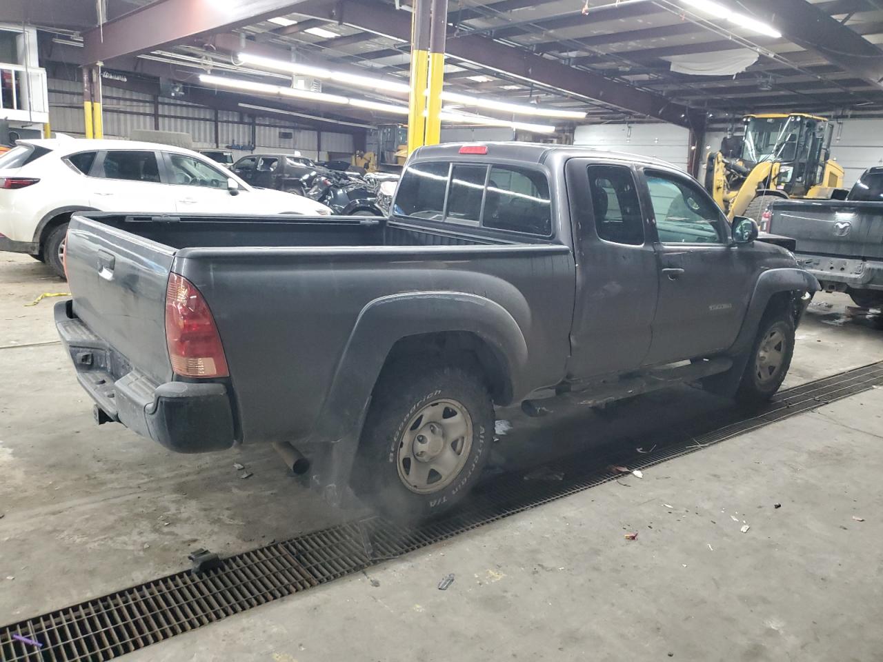 2014 Toyota Tacoma - Image 3
