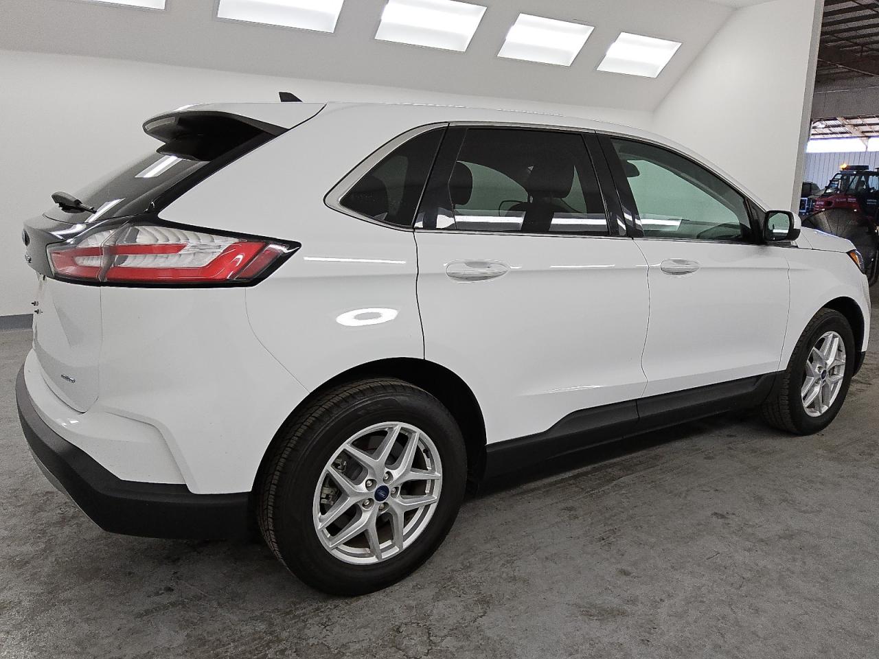 2022 Ford Edge - Image 3