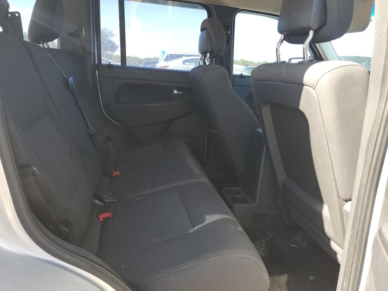 2011 Jeep Liberty (North America) - Image 11