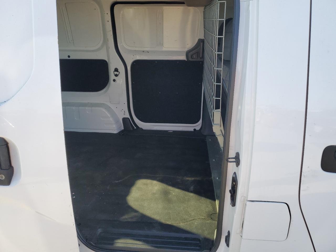 2015 Chevrolet Express - Image 11