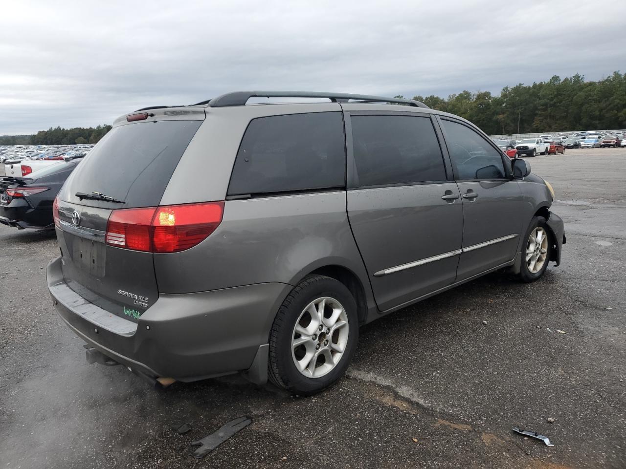 2005 Toyota Sienna - Image 3