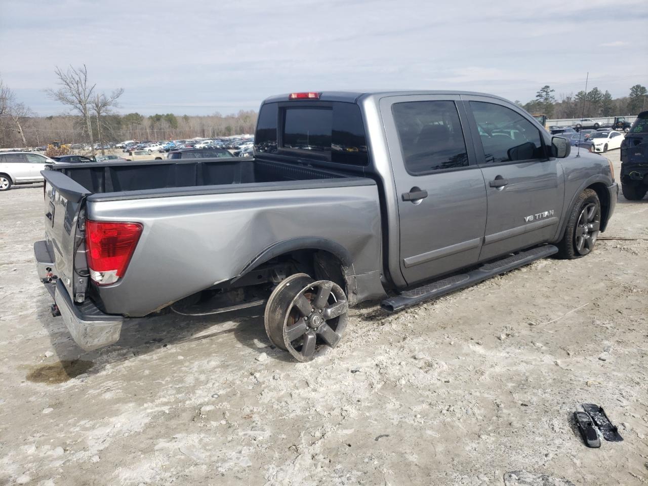 2015 Nissan Titan - Image 3