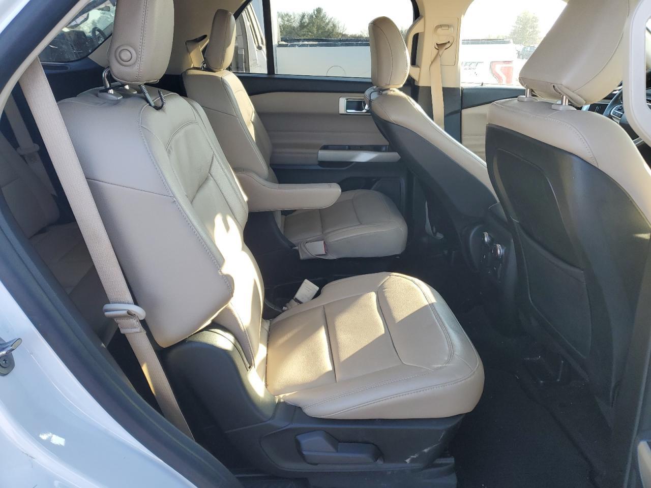 2020 Ford Explorer - Image 11