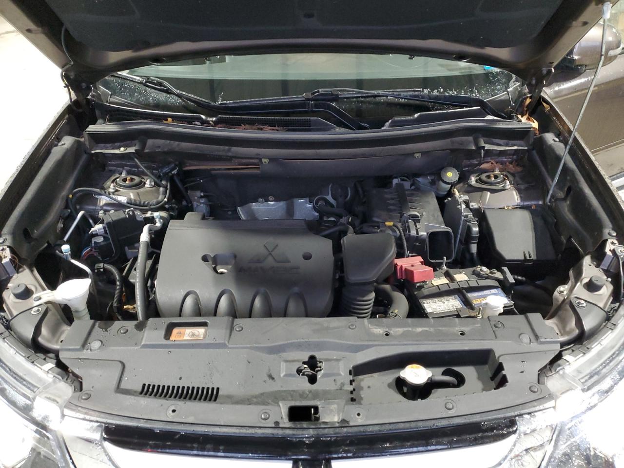 2016 Mitsubishi Outlander - Image 12