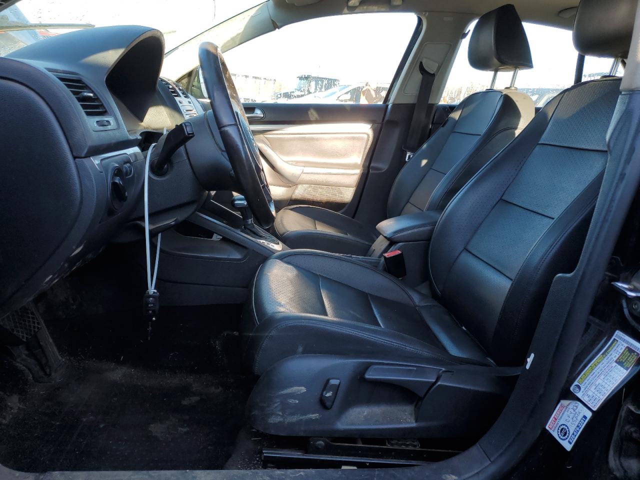 2010 Volkswagen Jetta - Image 7
