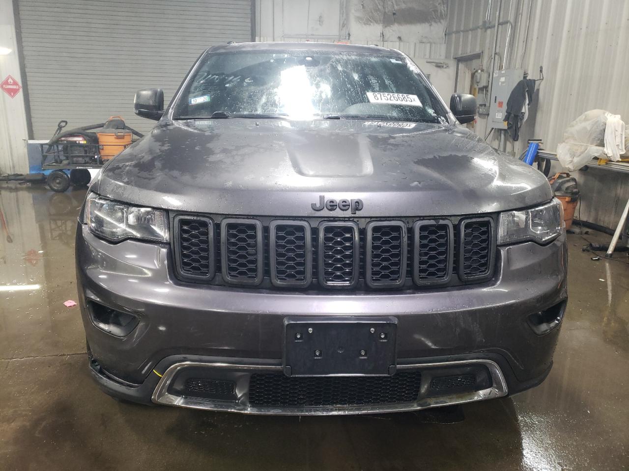 2017 Jeep Grand Cherokee - Image 5