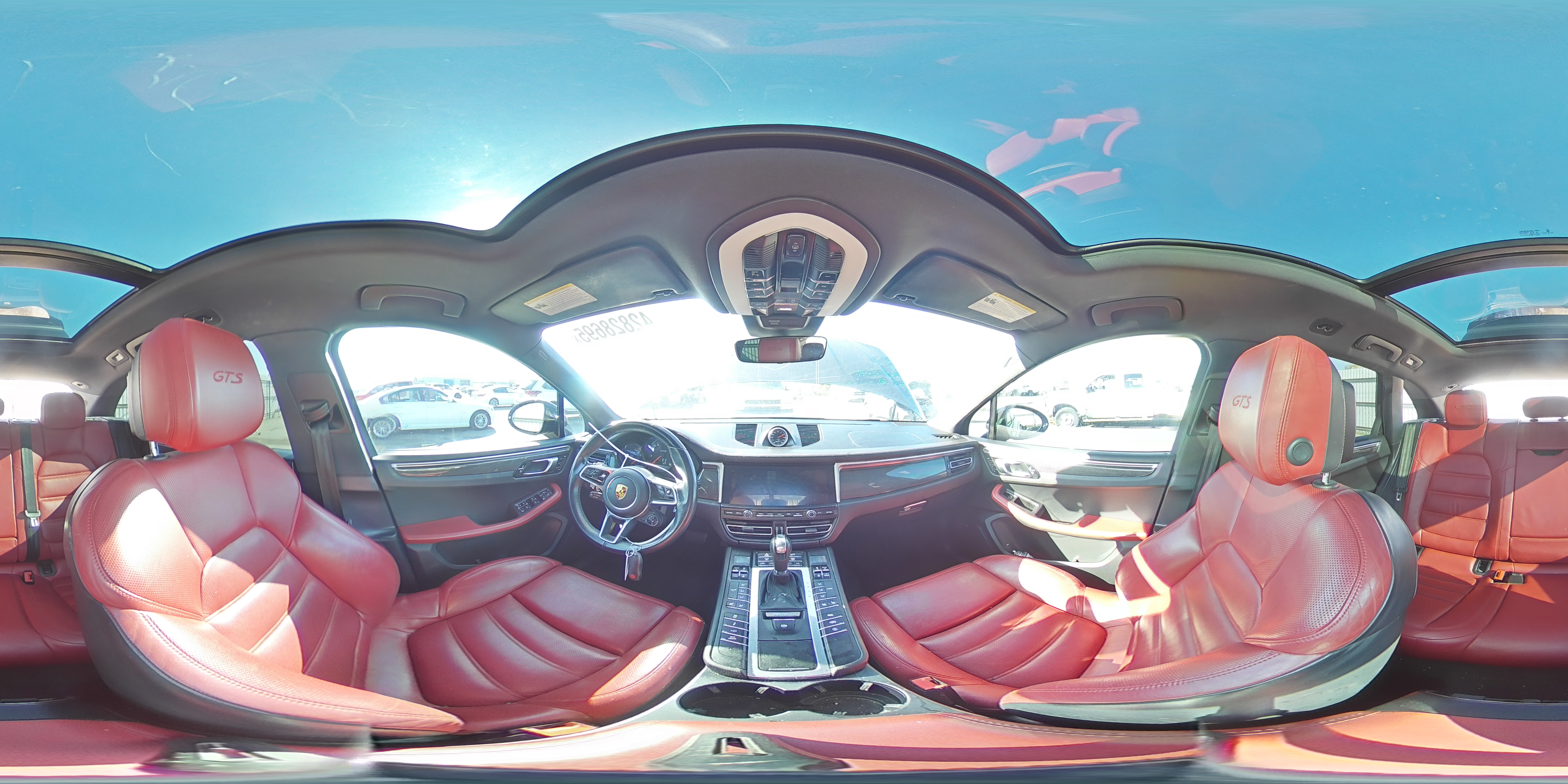 2021 Porsche Macan - Image 13