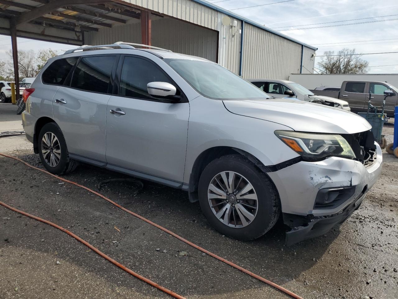 2017 Nissan Pathfinder - Image 4