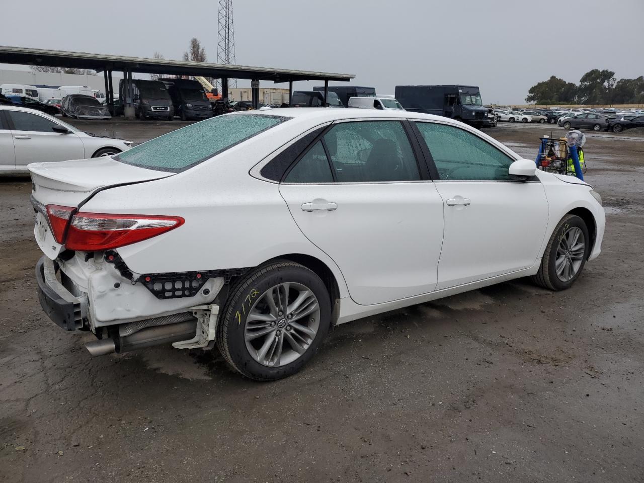 VIN 4T1BF1FK8GU255564 2016 TOYOTA CAMRY no.3