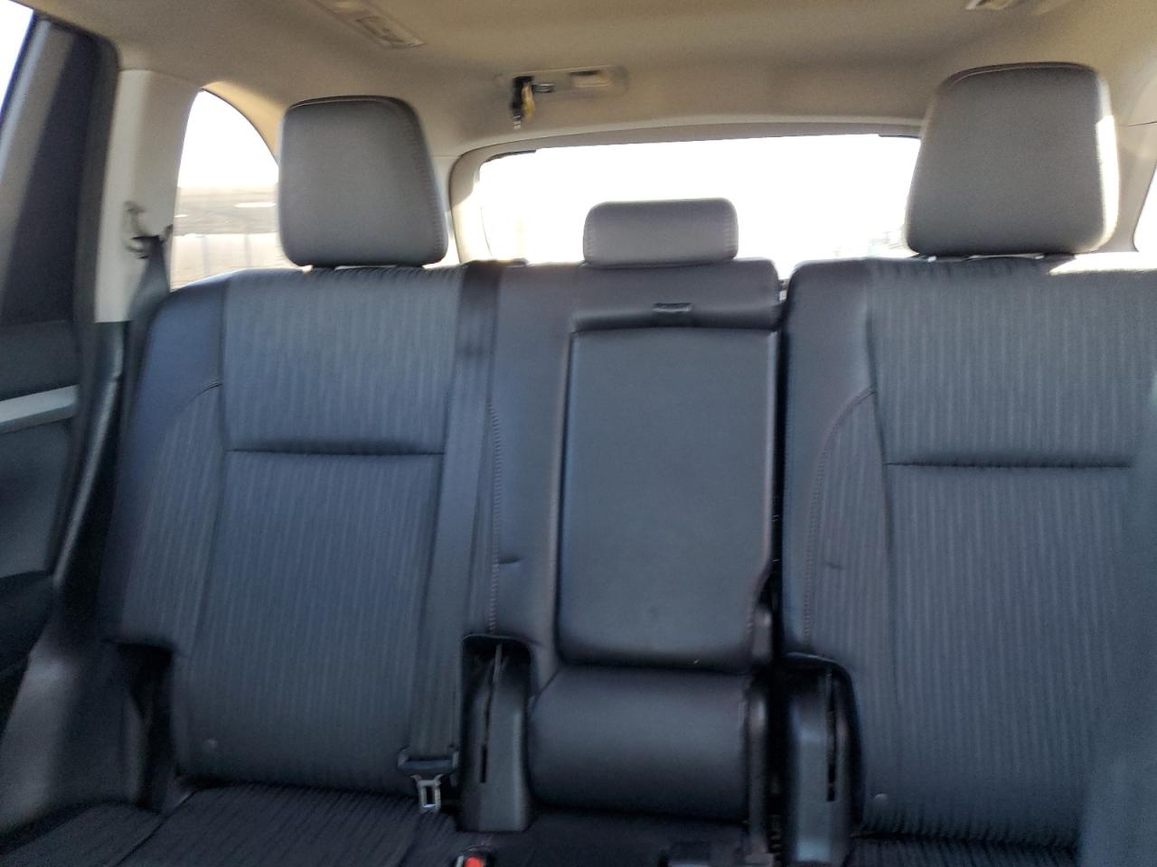 2015 Toyota Highlander - Image 10
