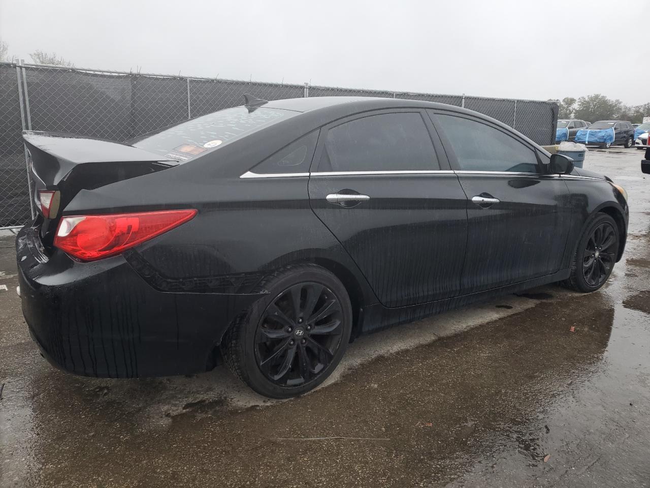 2011 Hyundai Sonata - Image 3
