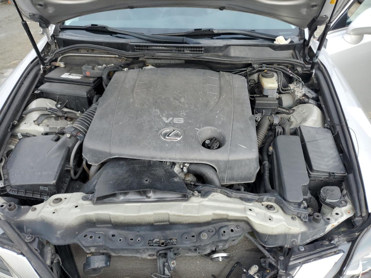 2010 Lexus IS - Image 11