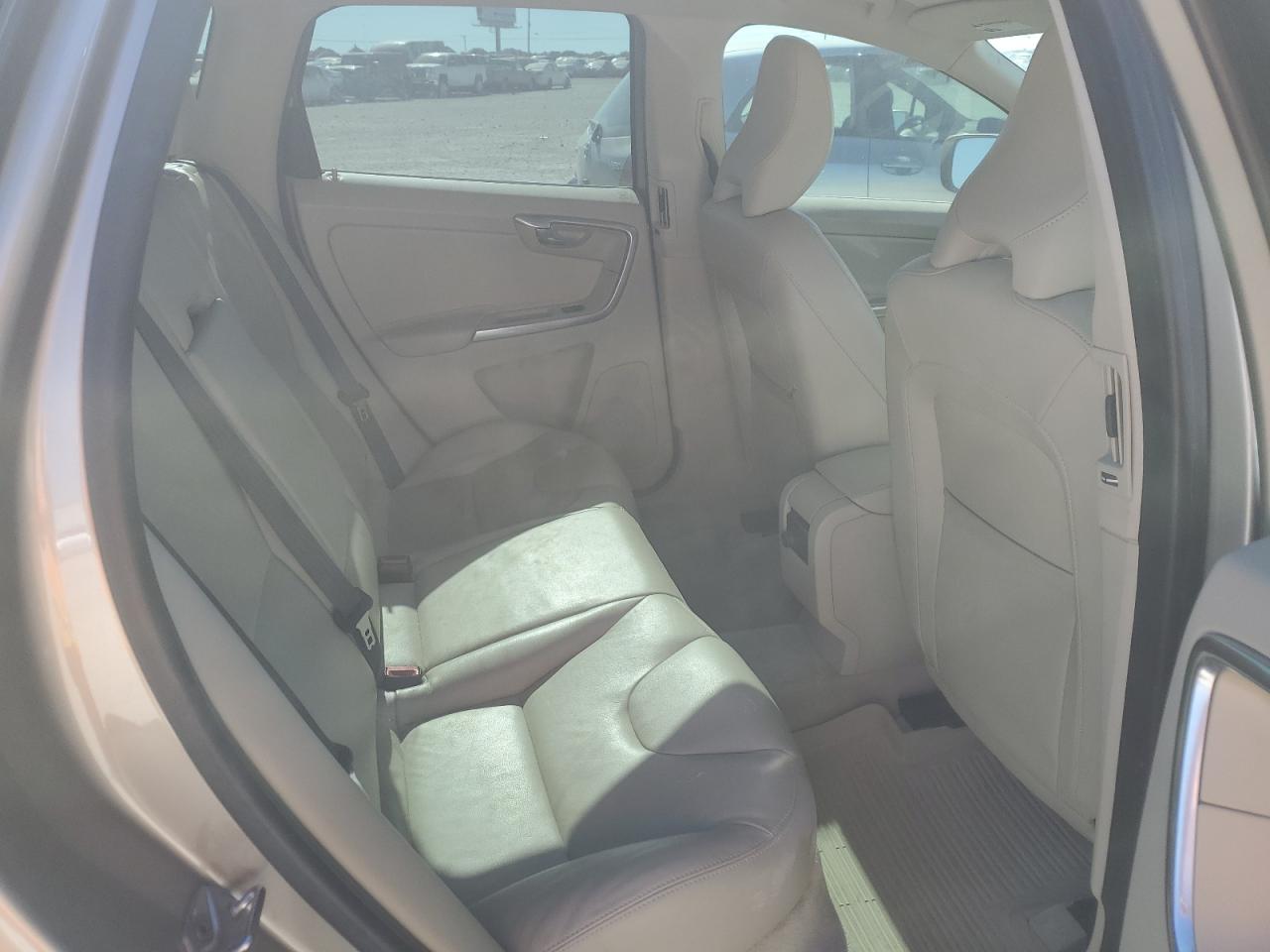2016 Volvo XC60 - Image 11