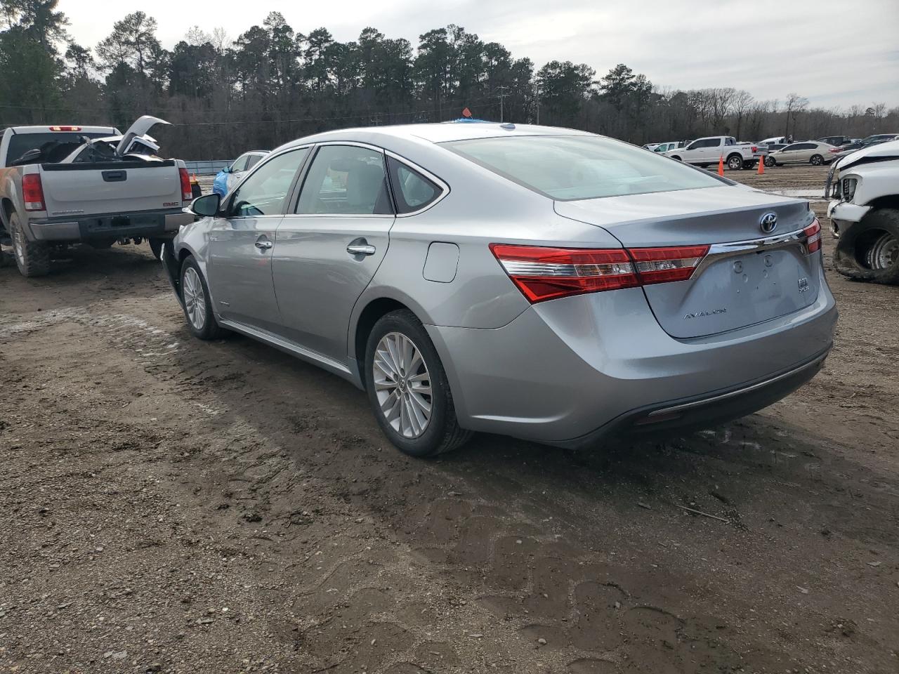 2015 Toyota Avalon - Image 2