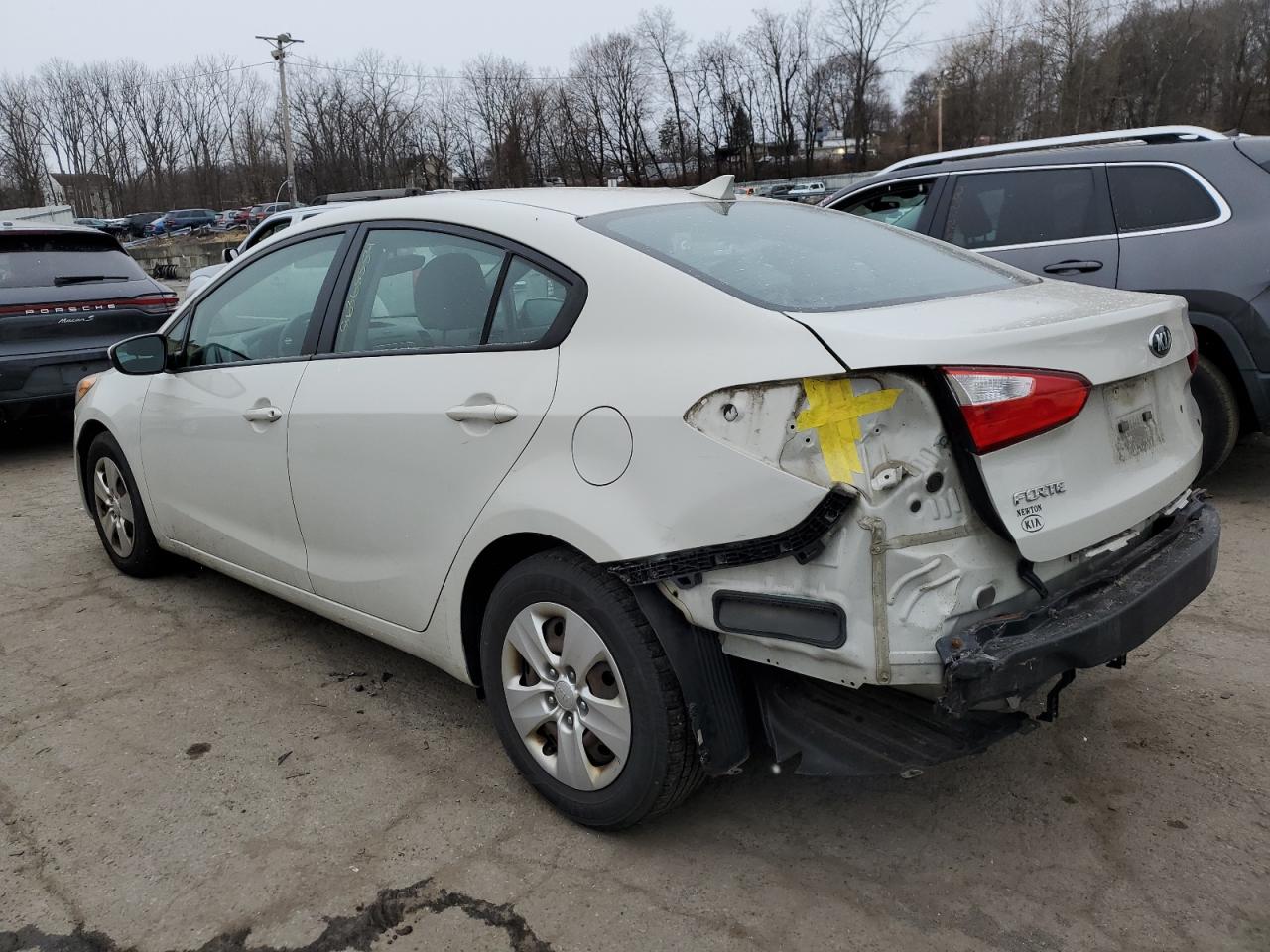 VIN KNAFK4A65F5422546 2015 KIA FORTE no.2