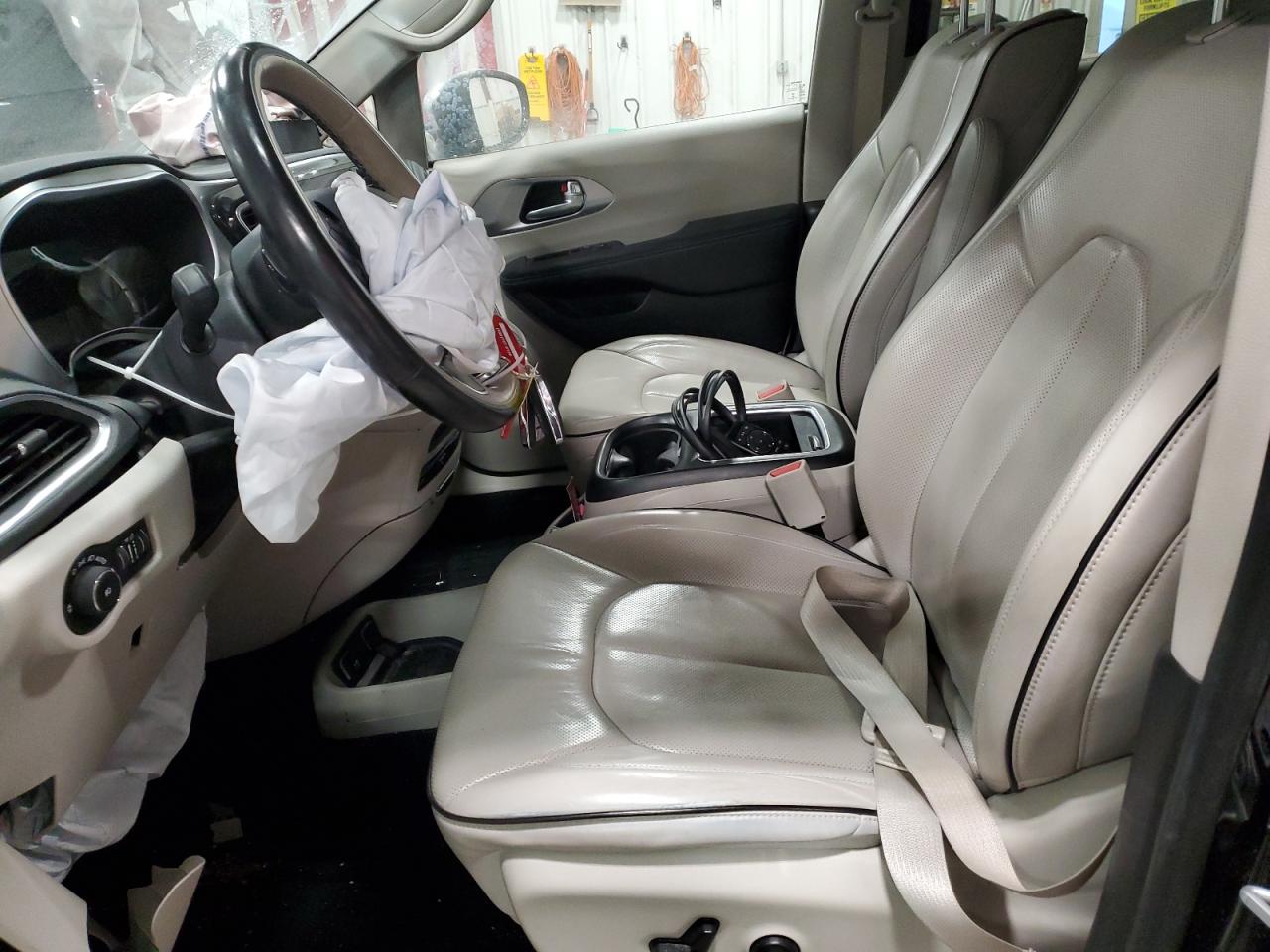 2019 Chrysler Pacifica - Image 7