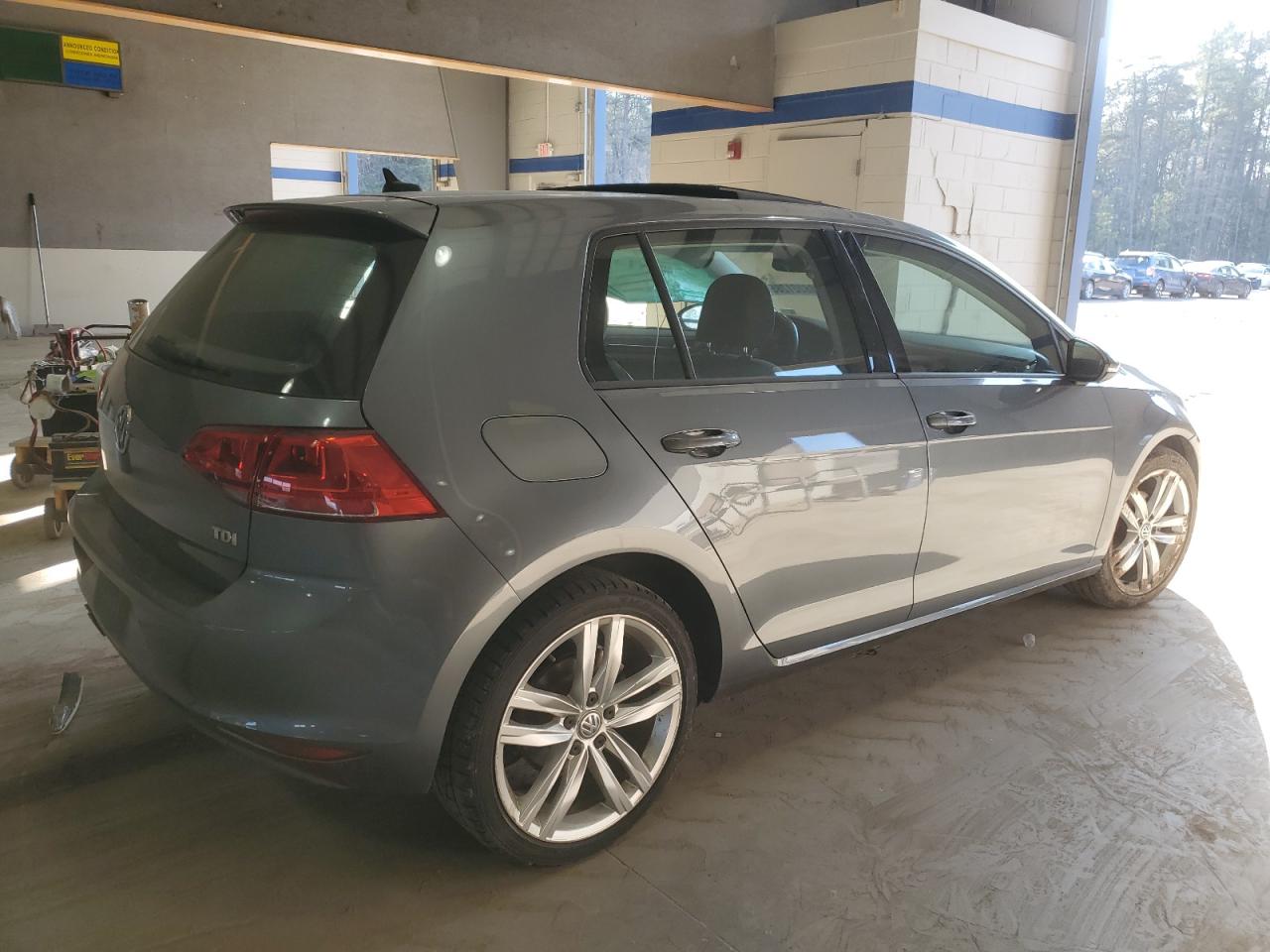 2015 Volkswagen Golf - Image 3
