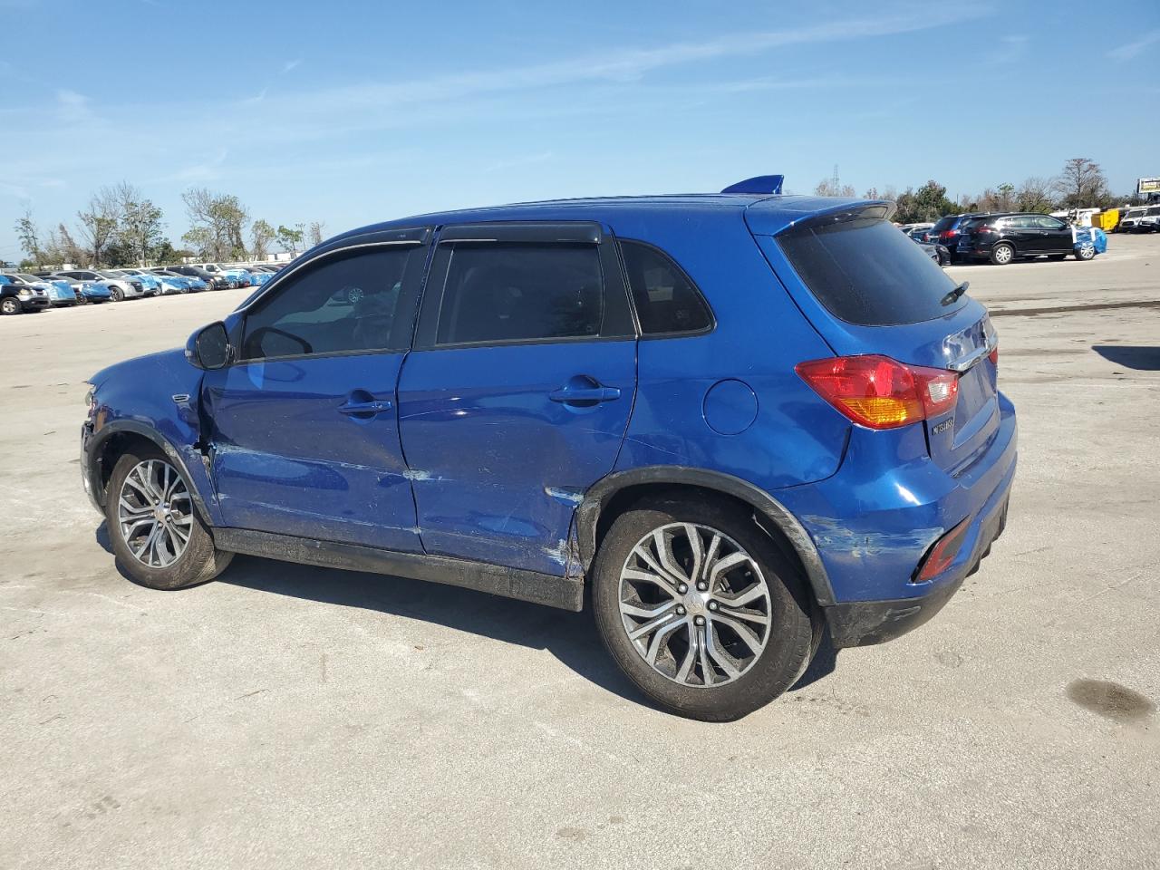 2019 Mitsubishi Outlander - Image 2