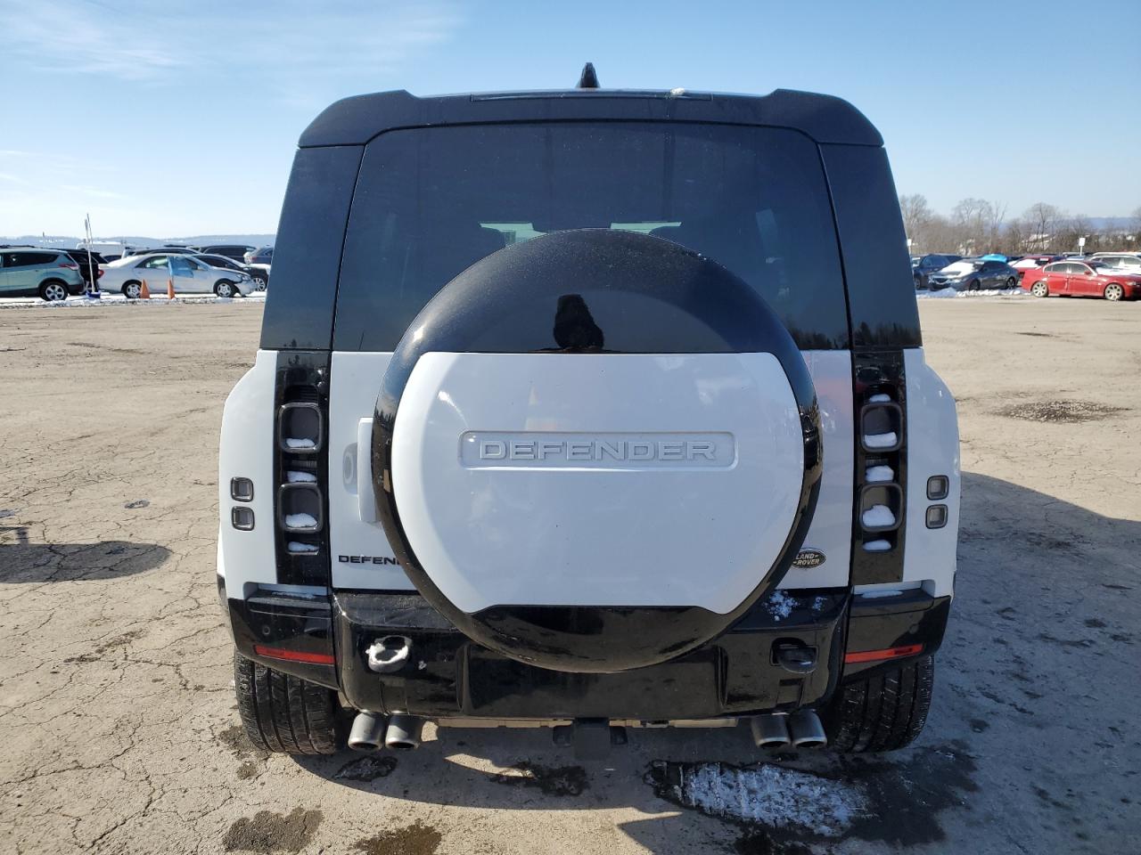 2023 Land Rover Defender - Image 6