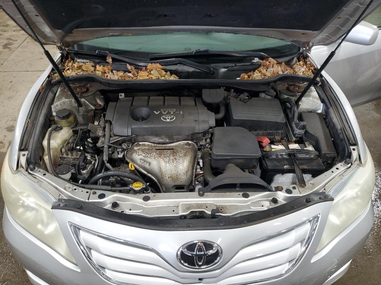 2010 Toyota Camry - Image 11