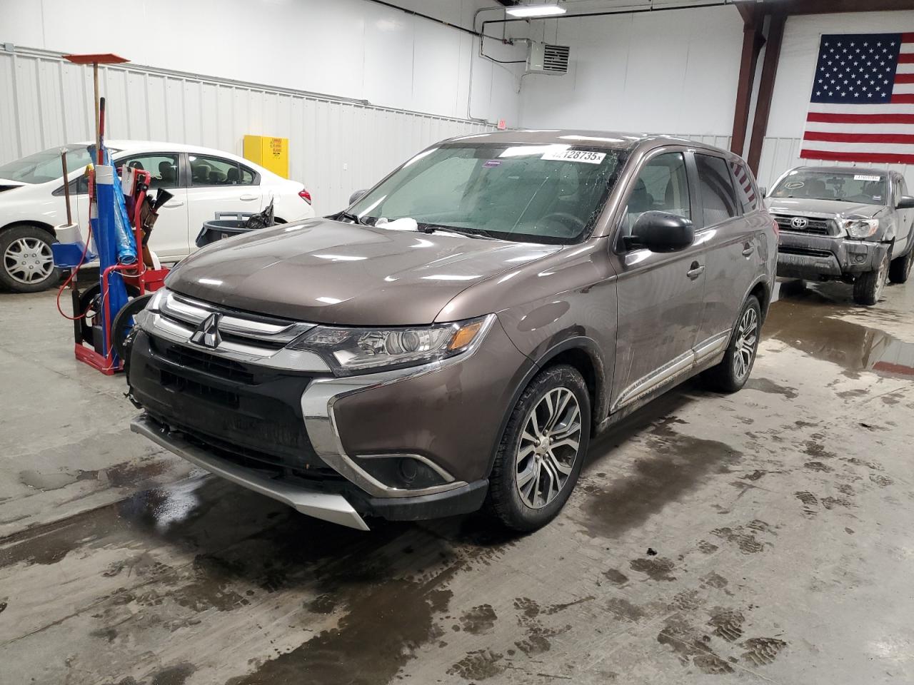 2018 Mitsubishi Outlander - Image 1