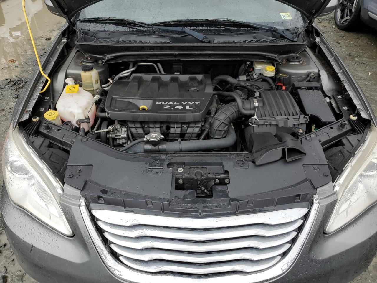 2011 Chrysler 200 - Image 12