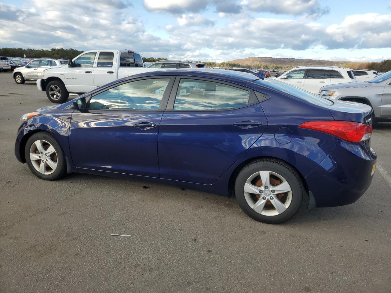 VIN 5NPDH4AE8DH418925 2013 HYUNDAI ELANTRA no.2