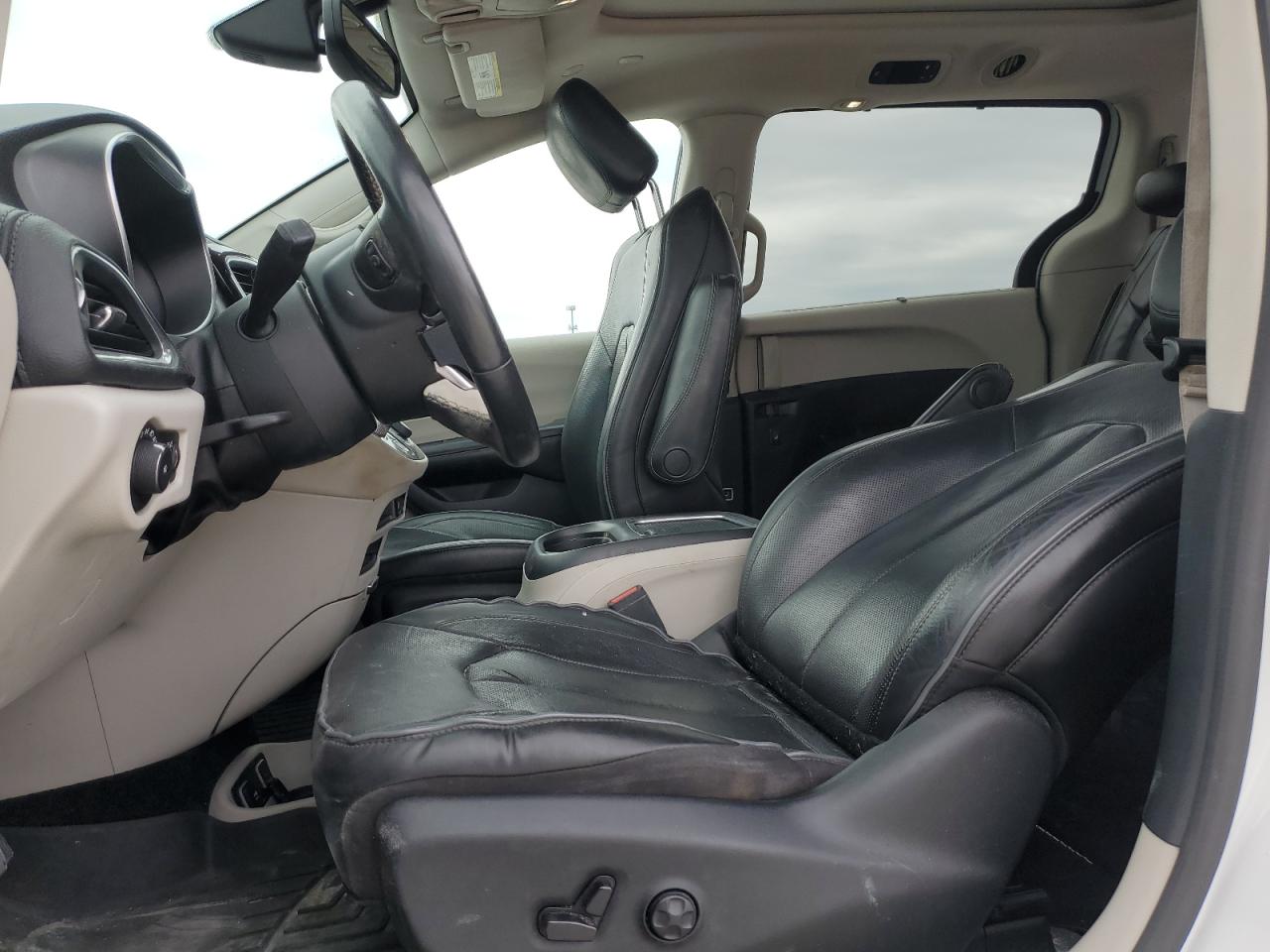 2020 Chrysler Pacifica - Image 7