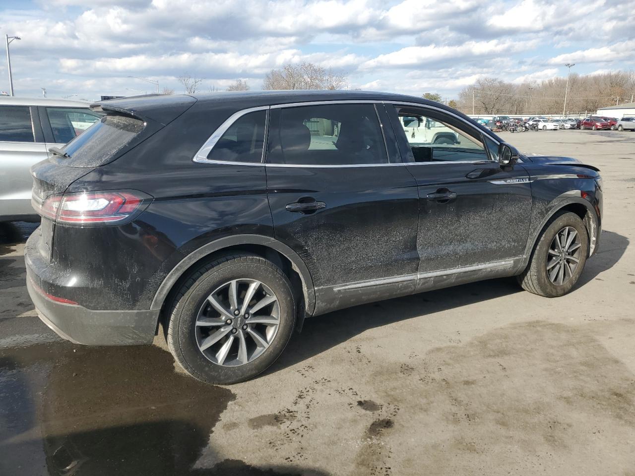 2022 Lincoln Nautilus - Image 3